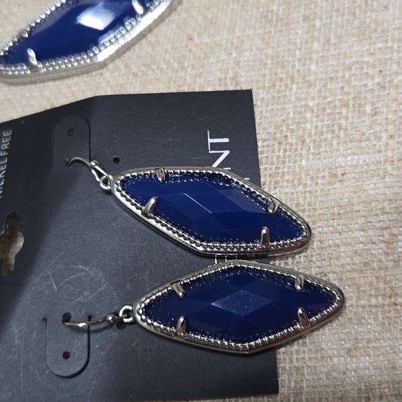 Matching Jewelry Set - Picture 3 of 9